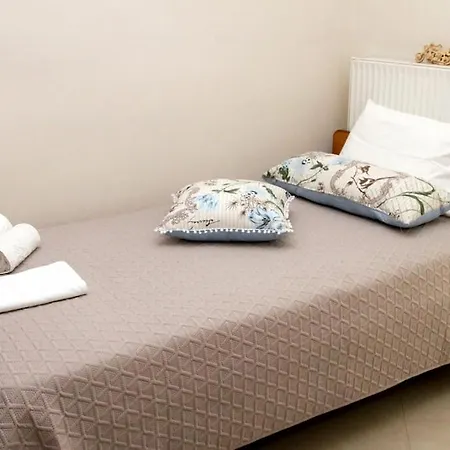 An Ideal 3 Bedroom In - Crete Apartmán *